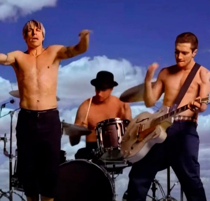 Nada como um rock raiz para balançar a cabeça, né? A icônica banda Red Hot Chili Peppers vai fazer cinco apresentações em terras brasileiros. Os integrantes começam agitando o Rio de Janeiro em 4 de novembro, seguem para Brasília em 7 de novembro, São Paulo em 10 de novembro, Curitiba em 13 de novembro e terminam em Porto Alegre em 16 de novembro. Nada como um rock raiz para balançar a cabeça, né? A icônica banda Red Hot Chili Peppers vai fazer cinco apresentações em terras brasileiros. Os integrantes começam agitando o Rio de Janeiro em 4 de novembro, seguem para Brasília em 7 de novembro, São Paulo em 10 de novembro, Curitiba em 13 de novembro e terminam em Porto Alegre em 16 de novembro.