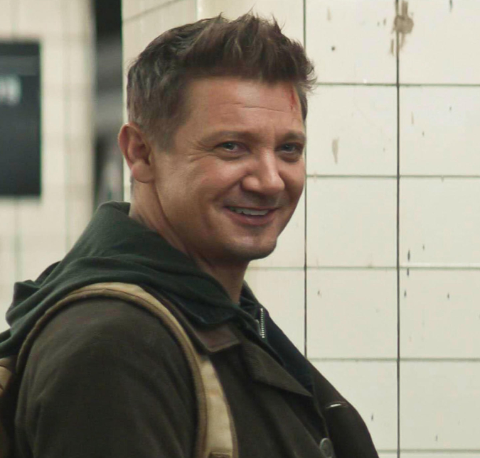 Jeremy Renner compartilha imagens inéditas de acidente durante entrevista