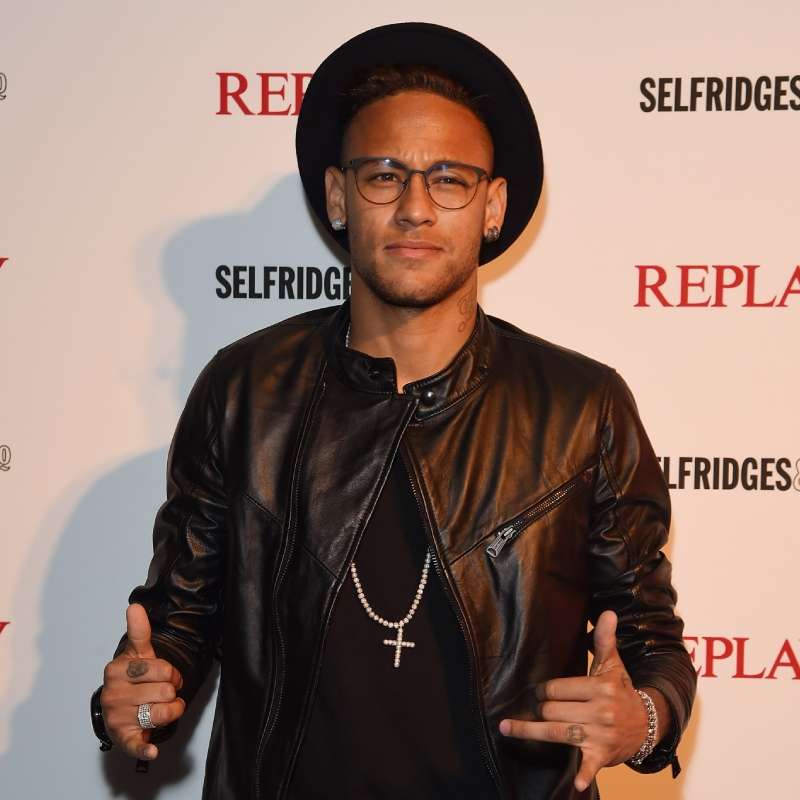 Recorde, estátua de cera, capa de revista... Confira algumas ...