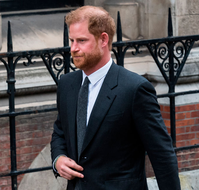 Príncipe Harry deve testemunhar em processo contra tabloides britânicos, diz jornal