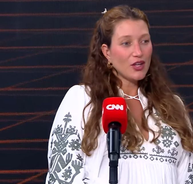 Fugindo do padrão, Gabriela Pugliesi se casa com roupas esportivas A influenciadora foi surpreendida por Túlio Dek e os dois trocaram votos em uma igreja no interior de São Paulo