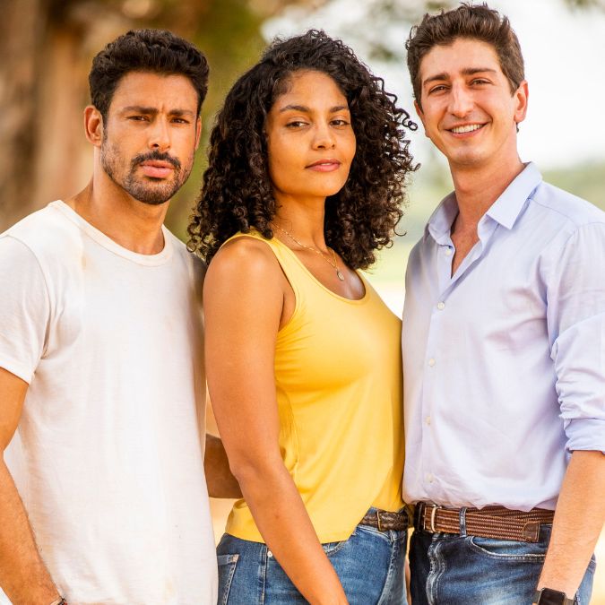 Prepare o coração! <i>TV Globo</i> divulga primeiro <i>trailer</i> de próxima novela, <i>Terra e Paixão</i>; veja!