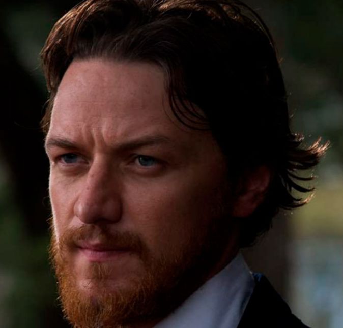 James McAvoy interpretou em 2010 o Capitão Frederick Aiken no filme de mistério e drama histórico Conspiração Americana, que conta a história de Mary Surratt, a única mulher conspiradora acusada do assassinato de Abraham Lincoln e a primeira mulher a ser executada pelo governo federal dos Estados Unidos. James McAvoy interpretou em 2010 o Capitão Frederick Aiken no filme de mistério e drama histórico Conspiração Americana, que conta a história de Mary Surratt, a única mulher conspiradora acusada do assassinato de Abraham Lincoln e a primeira mulher a ser executada pelo governo federal dos Estados Unidos.