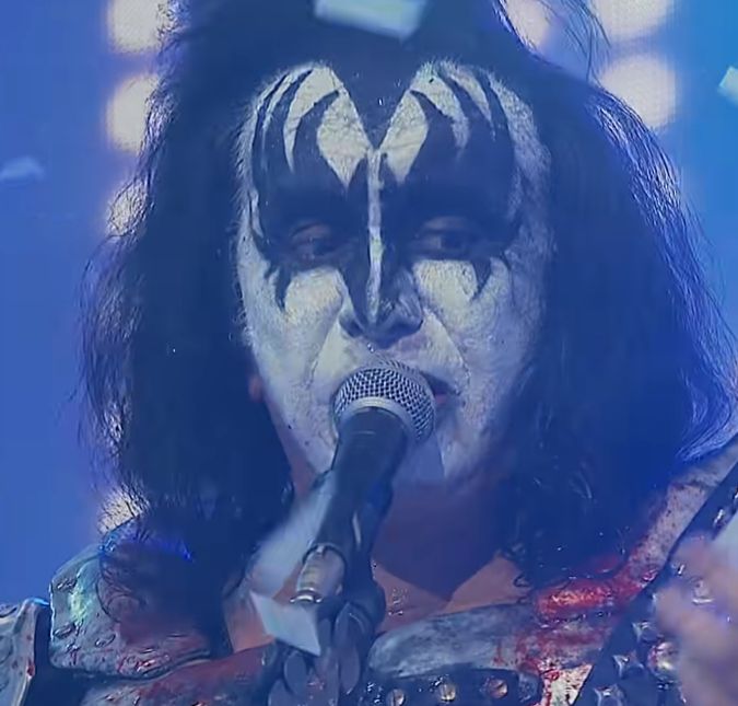 Banda Kiss pede vodca por motivo diferentão e surpreende os fãs A notícia foi divulgada pelo jornalista José Norberto Flesch e pegou o público de surpresa, já que os músicos não bebem álcool