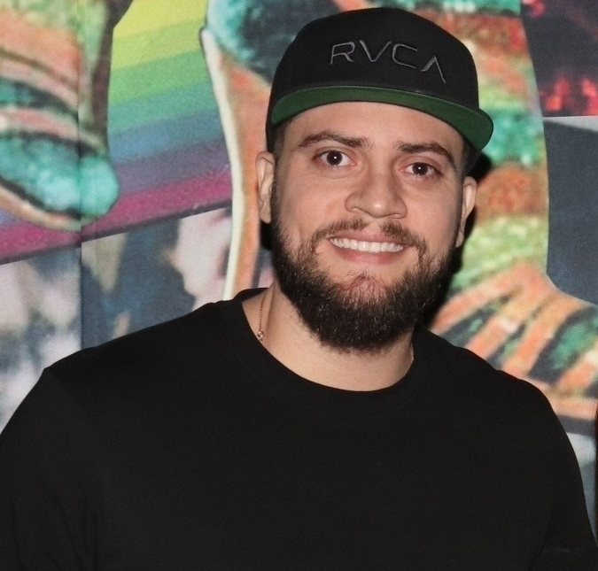 Rodrigo Godoy é flagrado voltando do Uruguai com <i>stylist</i> de Preta Gil; confira o vídeo