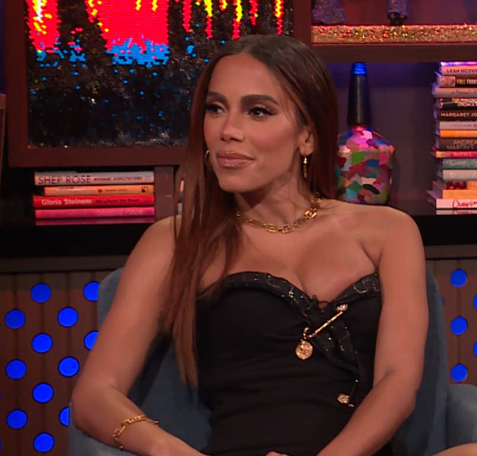 Anitta vira <i>meme</i> após vídeo atendendo os fãs viralizar na <i>web</i>