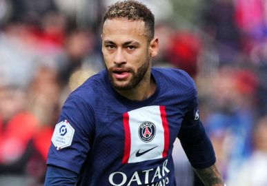 Após visitar Vila Belmiro, Neymar Jr. se emociona: <i>Eu queria morar ali</i>