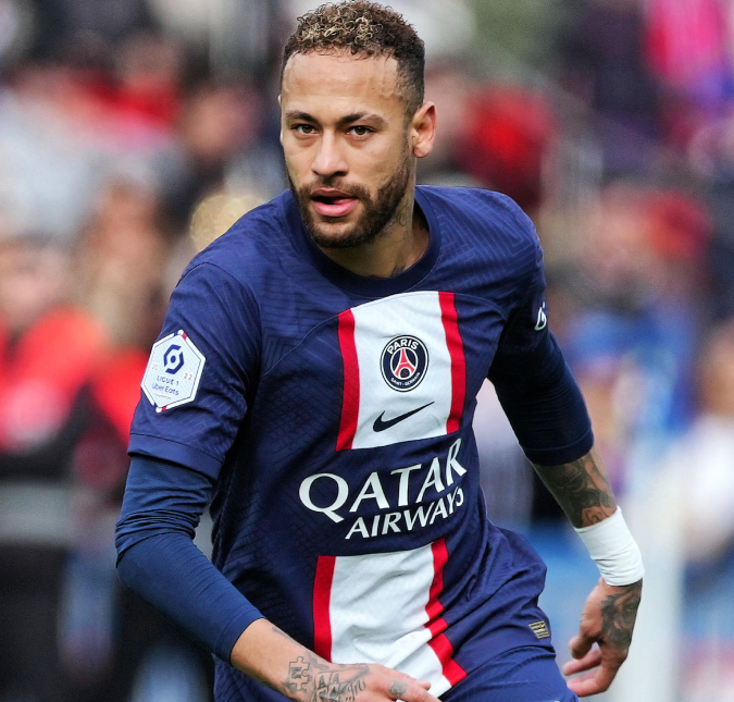Após visitar Vila Belmiro, Neymar Jr. se emociona: <i>Eu queria morar ali</i>