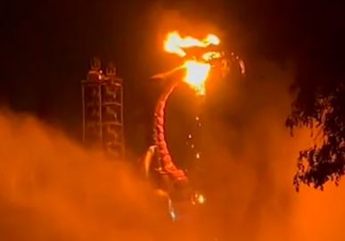 Após incêndio em parque, <i>Disney</i> cancela apresentações com fogo