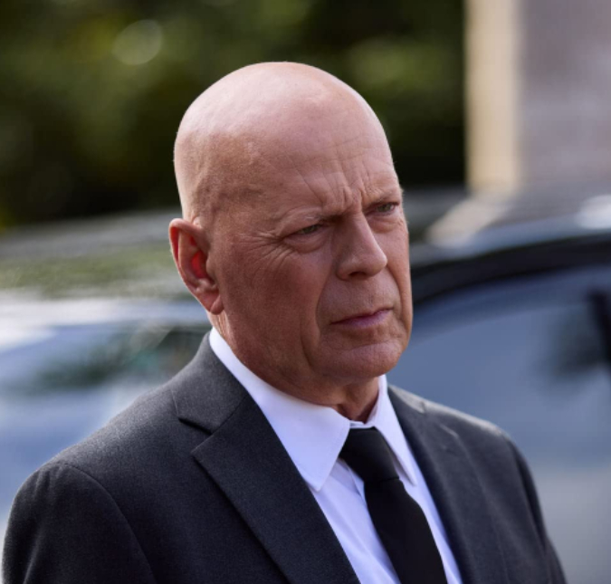 Bruce Willis aparece com primeira neta em foto rara após diagnóstico de demência
