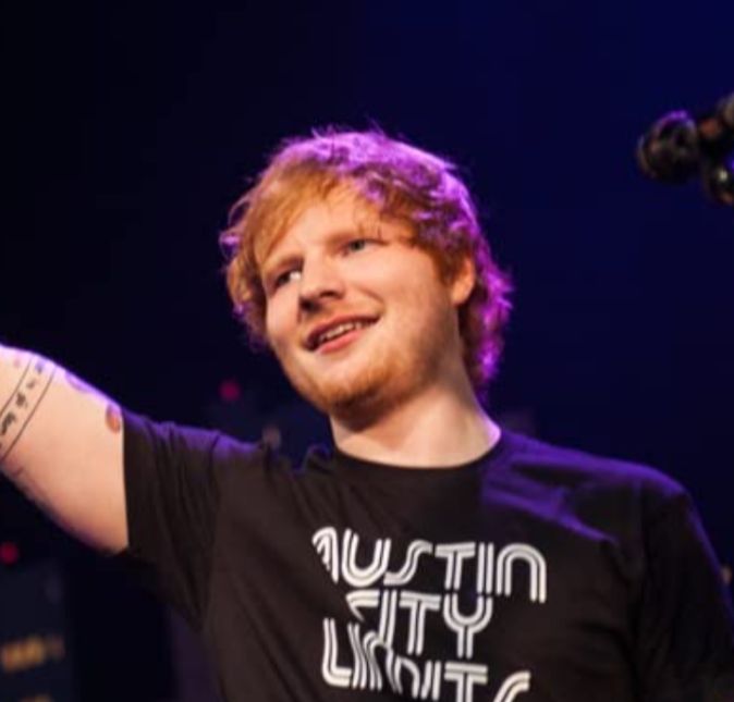 No dia 26 de abril é comemorado o Dia da Propriedade Intelectual e alguns famosos já conhecem bem esta data. Isso porque eles já sofreram - ou ainda sofrem - com acusações de plágio. Ed Sheeran chegou a um acordo com dois compositores que o acusavam de plágio na música Photograph, segundo o The Hollywood Reporter. Martin Harrington e Thomas Leonard, autores da canção Amazing, apresentaram em junho de 2016 uma denúncia em um tribunal de Los Angeles argumentando que o sucesso de Ed tem semelhanças muito grandes com sua música. Os dois disseram que ambas as canções têm 39 notas idênticas e exigiram 20 milhões de indenização. Os detalhes do acordo feito entre os músicos não foram divulgados. Veja a seguir mais astros acusados de plágio!