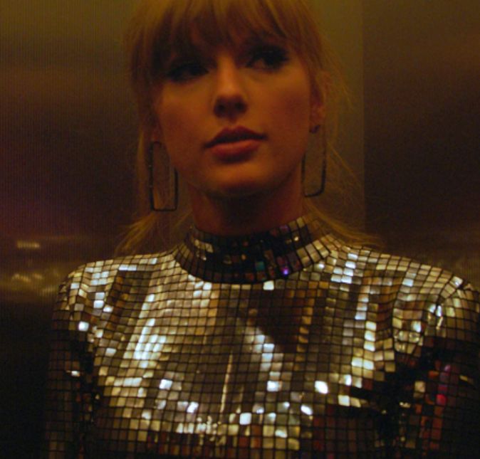 No álbum Red de Taylor Swift, a música All Too Well teve uma estrofe alvo de acusações de plágio. Segundo o Hollywood Life, a canção copiada teria sido I Saw, de Matt Nathanson. Enquanto a música de Taylor diz and I forget about you long enough to forget why I needed to e de Matt diz and I´ll forget about you long enough to forget why I need to.