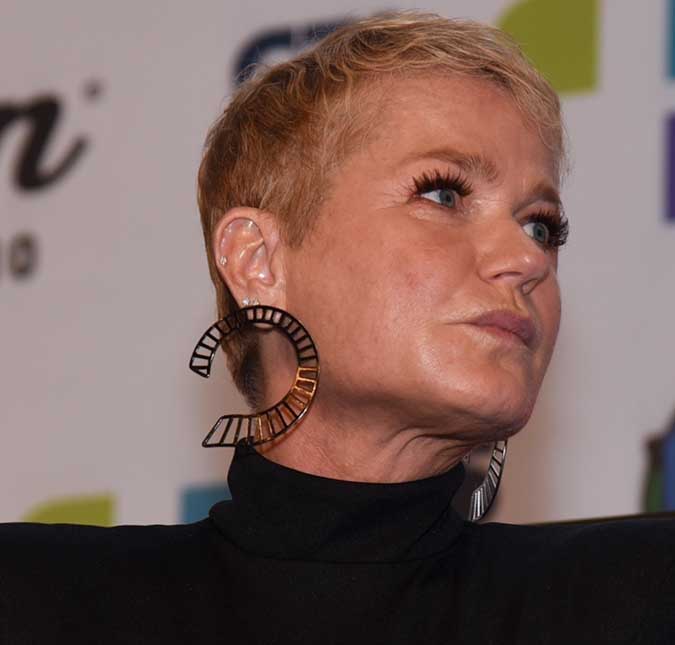 Xuxa Meneghel lamenta morte do seu papagaio: <i>Não resistiu a uma pneumonia</i>