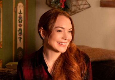 Mãe de Lindsay Lohan comenta que a filha deu à luz dois dias antes da data prevista, diz fonte