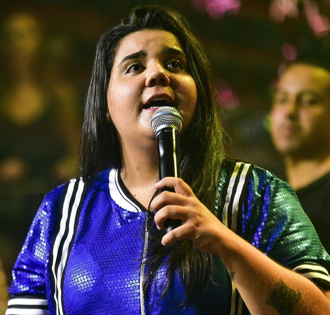 Cantora Yasmin Santos sofre assalto à mão armada na frente de casa