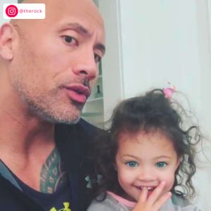 The Rock presenteia seu dublê há 17 anos com carro: 'Um irmão'; veja vídeo