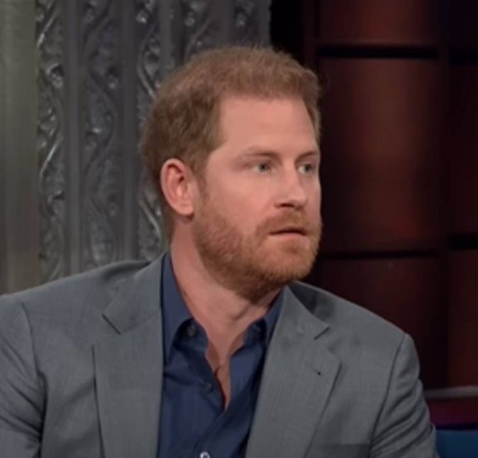 Apesar do Príncipe Harry ter confirmado sua presença na coroação de seu pai, ele não pretende ficar muito tempo. Isso porque, segundo o jornal The Sun, o caçula do monarca quer voltar à Califórnia a tempo do aniversário de seu primogênito, Archie. O pequeno, fruto de seu relacionamento com Meghan Markle, faz aniversário no mesmo dia da coroação, e o papai babão não quer perder a data especial por nada. Vale lembrar que o plano de Harry pode dar certo, já que Los Angeles está oito horas atrás de Londres. Apesar do Príncipe Harry ter confirmado sua presença na coroação de seu pai, ele não pretende ficar muito tempo. Isso porque, segundo o jornal The Sun, o caçula do monarca quer voltar à Califórnia a tempo do aniversário de seu primogênito, Archie. O pequeno, fruto de seu relacionamento com Meghan Markle, faz aniversário no mesmo dia da coroação, e o papai babão não quer perder a data especial por nada. Vale lembrar que o plano de Harry pode dar certo, já que Los Angeles está oito horas atrás de Londres.