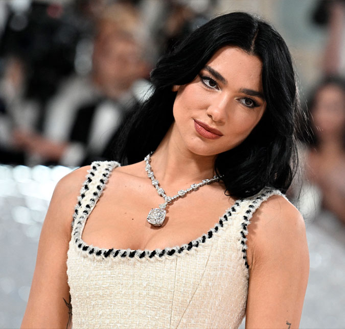 Dua Lipa usa colar de diamantes avaliado em mais de 50 milhões de reais no <i>Met Gala 2023</i>