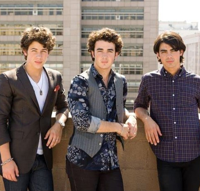 Jonas Brothers anunciam <i>tour</i> sem datas no Brasil e fãs lamentam: <i>Esquecido para variar</i>