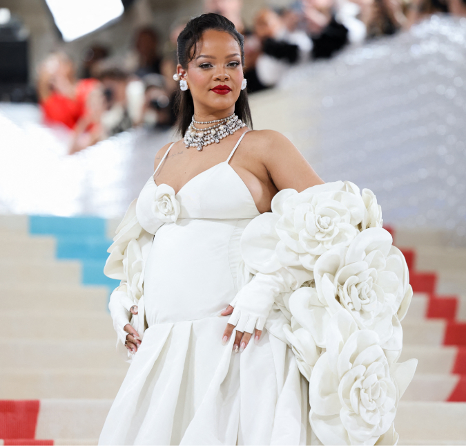 Rihanna revela que está passando por enjoos em segunda gravidez: <I>Toneladas de náusea</I>