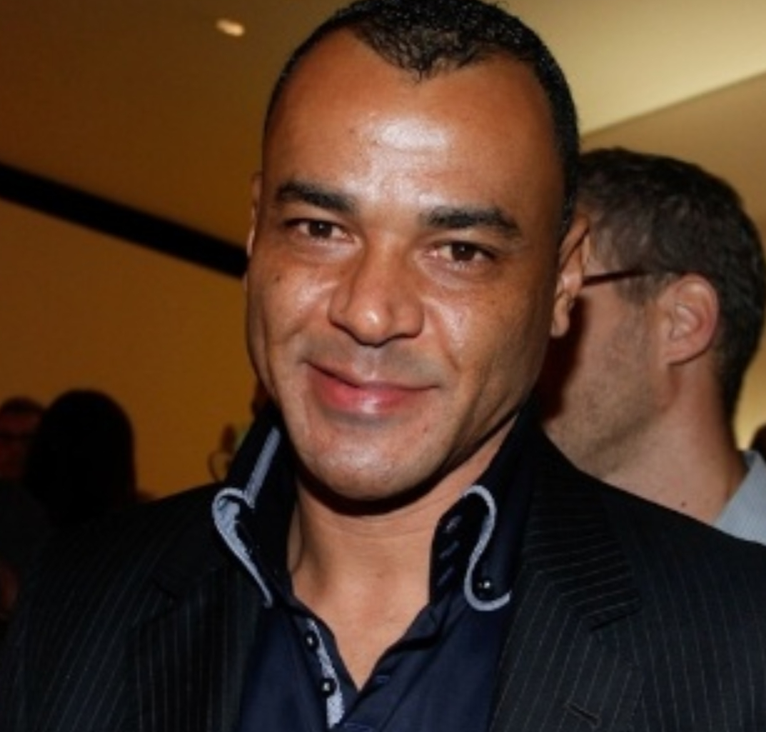 Por conta de dívida feita em empréstimo de três milhões de reais, Cafu entrega chaves de imóvel