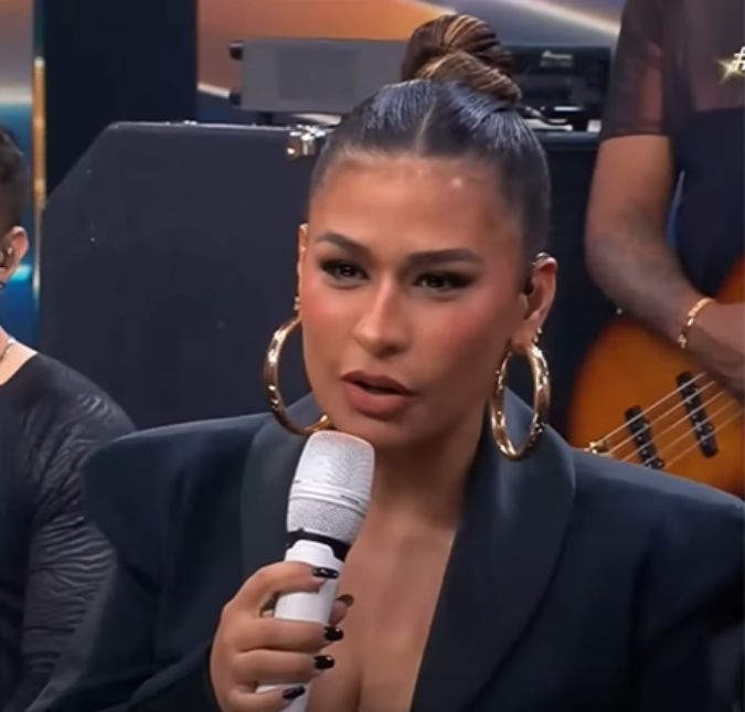 Simone Mendes revela que foi flagrada em momento íntimo pelo irmão: - Que lugar bonito para fazer amor, hein?! No momento, a cantora estava com o atual marido, Kaká Diniz