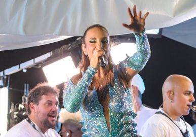 Ivete Sangalo flagra momento íntimo entre fãs e dispara: <I>Pegou no p*u dele</i>