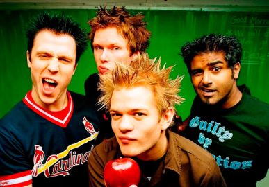 Após 27 anos, <I>Sum 41</i> anuncia fim da banda e turnê de despedida: <I>Empolgados para o futuro</i>