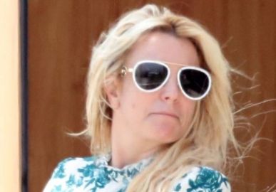 Lançamento da autobiografia de Britney Spears é adiado por expor famosos: <i>Brutalmente honesta no livro</i>