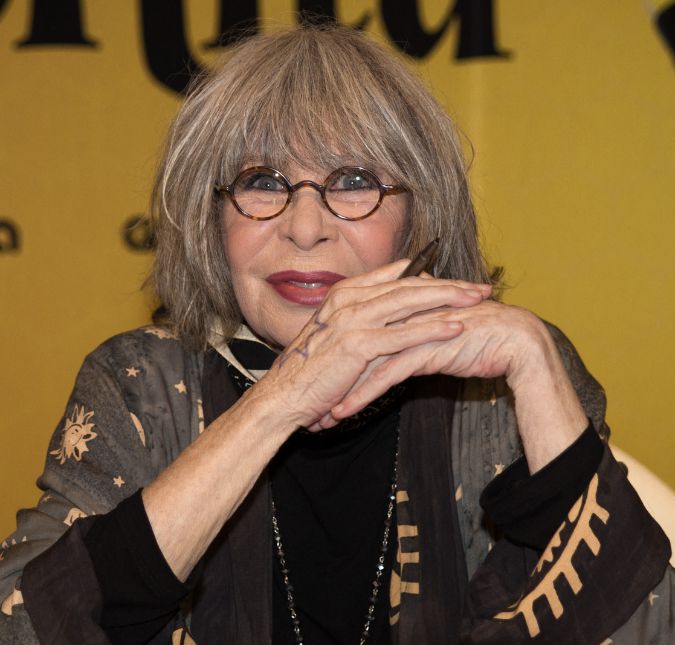 Antes de morrer aos 75 anos de idade, Rita Lee dizia ser uma avó <i>misto de Dona Benta com Dercy Gonçalves</i>
