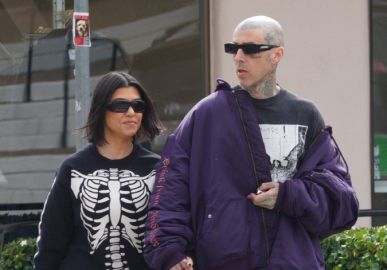 Travis Barker compartilha clique sensual com Kourtney Kardashian