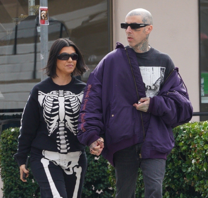 Travis Barker compartilha clique sensual com Kourtney Kardashian