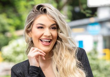 Após lançar linha de maquiagens com batom em referência ao famoso bordão do <i>BBB23</i>, Marília Miranda explica real origem da frase