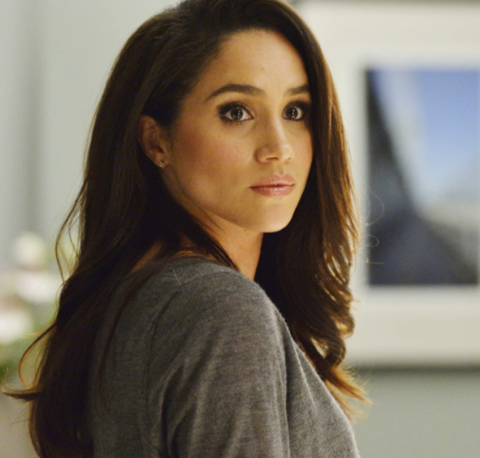 Músico acusado de ser Meghan Markle disfarçada na coroação de Rei Charles III fala sobre o assunto, entenda