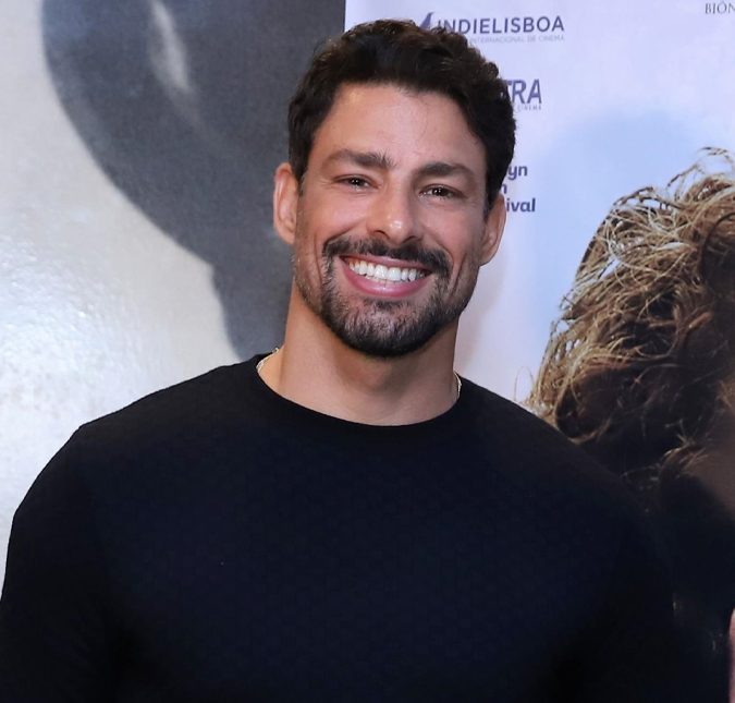 Solteiro, Cauã Reymond se pronuncia sobre curtidas em fotos de Sabrina Sato