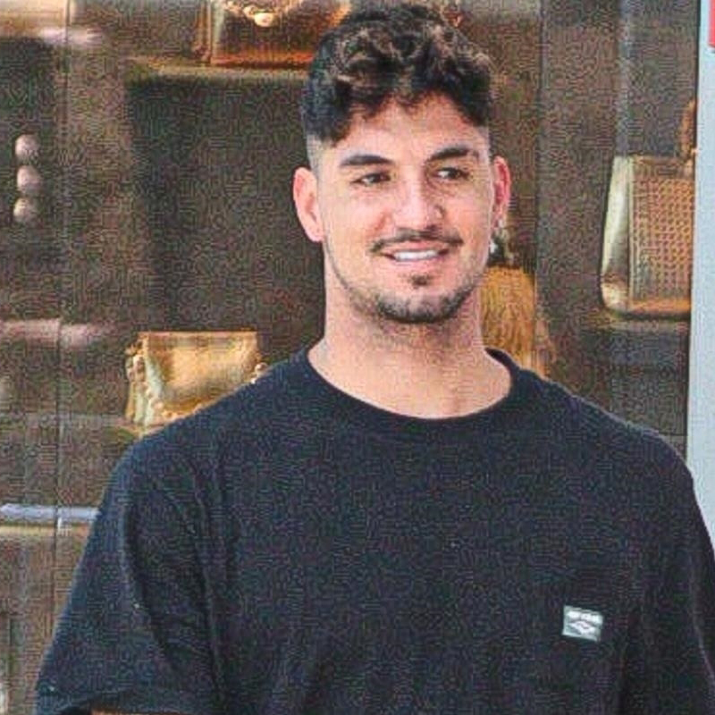 Gabriel Medina irá com padastro para as Olimpíadas de Paris após reconciliação