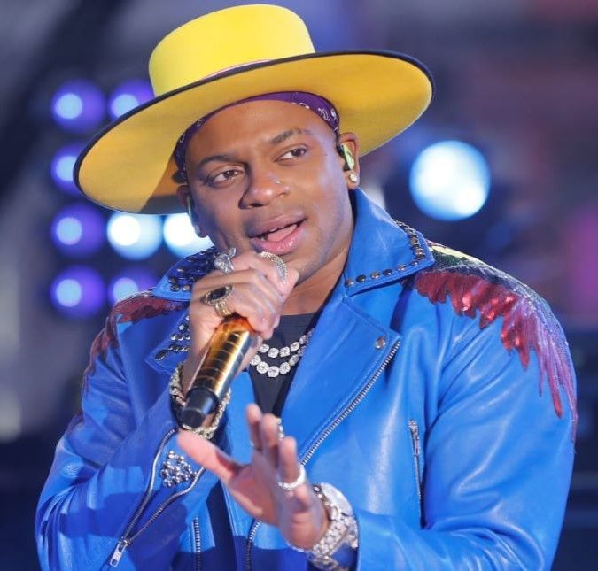 Estrela do country, Jimmie Allen é acusado de agressão e abuso sexual por ex-empresária O cantor de 37 anos de idade está sendo processado por agressão sexual, cárcere privado e tráfico sexual