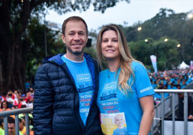 Daiana Garbin e Tiago Leifert participam de corrida do GRAACC