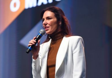 Glenda Kozlowski se emociona ao falar sobre morte da mãe: <i>- Eu tentava entender</i>