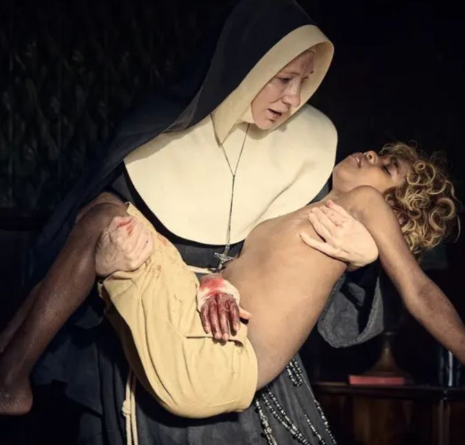 Cate Blanchett estará na pele de uma freire renegada em The New Boy. O filme se passa na Austrália, nos anos 1940, e a presença de um um menino aborígine, de nove anos de idade, no remoto mosteiro perturba o mundo delicadamente equilibrado desta história de luta espiritual. Cate Blanchett estará na pele de uma freire renegada em The New Boy. O filme se passa na Austrália, nos anos 1940, e a presença de um um menino aborígine, de nove anos de idade, no remoto mosteiro perturba o mundo delicadamente equilibrado desta história de luta espiritual.