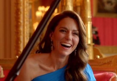 Kate Middleton aparece tocando piano em vídeo para a abertura do <I>Eurovision</I>, assista