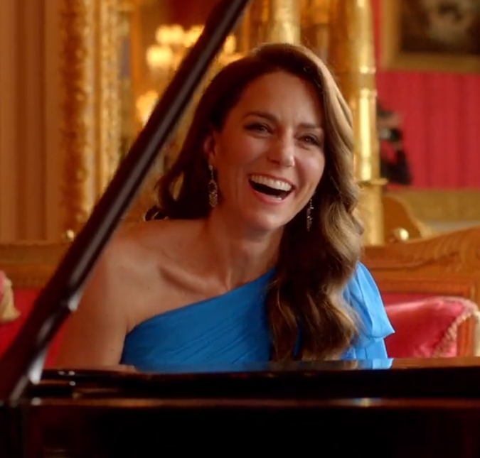 Kate Middleton aparece tocando piano em vídeo para a abertura do
