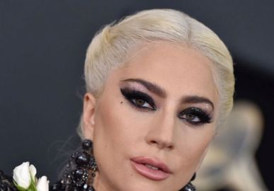 Polícia é acionada após homem tentar invadir casa de Lady Gaga para entregar flores