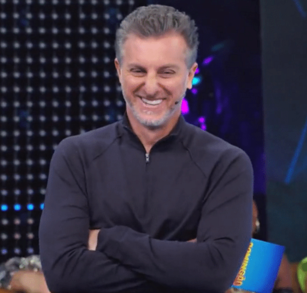 Luciano Huck fica envergonhado após ser questionado se assiste pornografia: <I>Ficou vermelho</i>