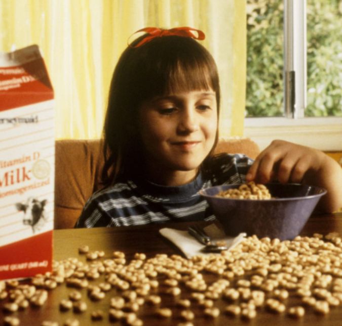 Atriz de Matilda relata assédios e conta sobre o impacto em ter atingido a fama tão cedo, entenda Mara Wilson relata ter se sentido sexualizada trabalhando em Hollywood