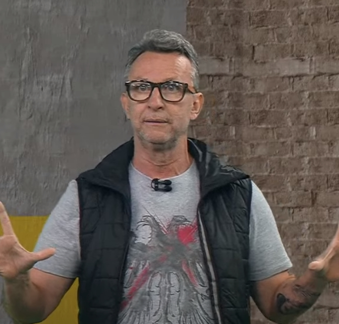 Durante <I>Os Donos da Bola</i>, Neto fala sobre o vibrador que Angélica deu para a mãe