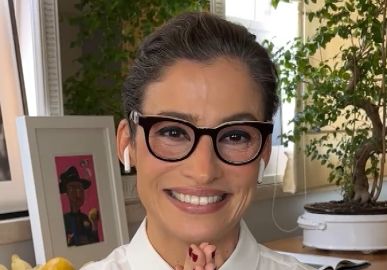 Renata Vasconcellos compartilha clique raro com um dos filhos e faz brincadeira