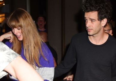 Após suposto namoro com Taylor Swift, <i>web</i> revive polêmica de Matty Healy em <i>podcast</i>; entenda!