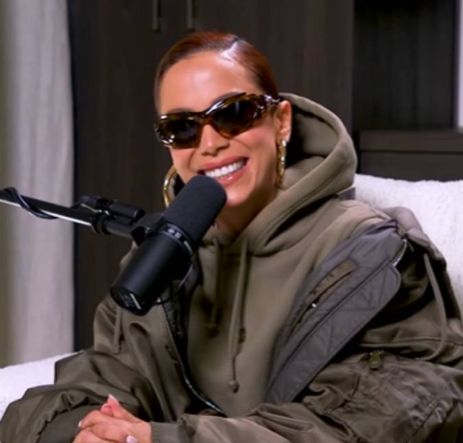 Anitta participa de <i>podcast</i> internacional e faz revelações sobre sexo oral