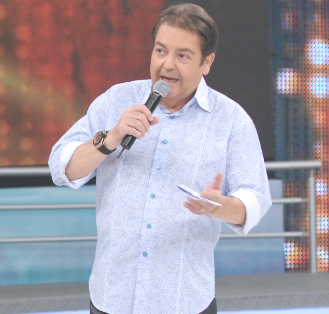 Faustão não vai continuar apresentando programa na <I>Band</I>; assessoria do <I>SBT</I> desmente negociação com o artista